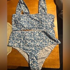 Women’s bikini color blue and white size large